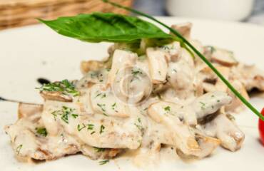 Fettuccine with Chicken and Mushrooms